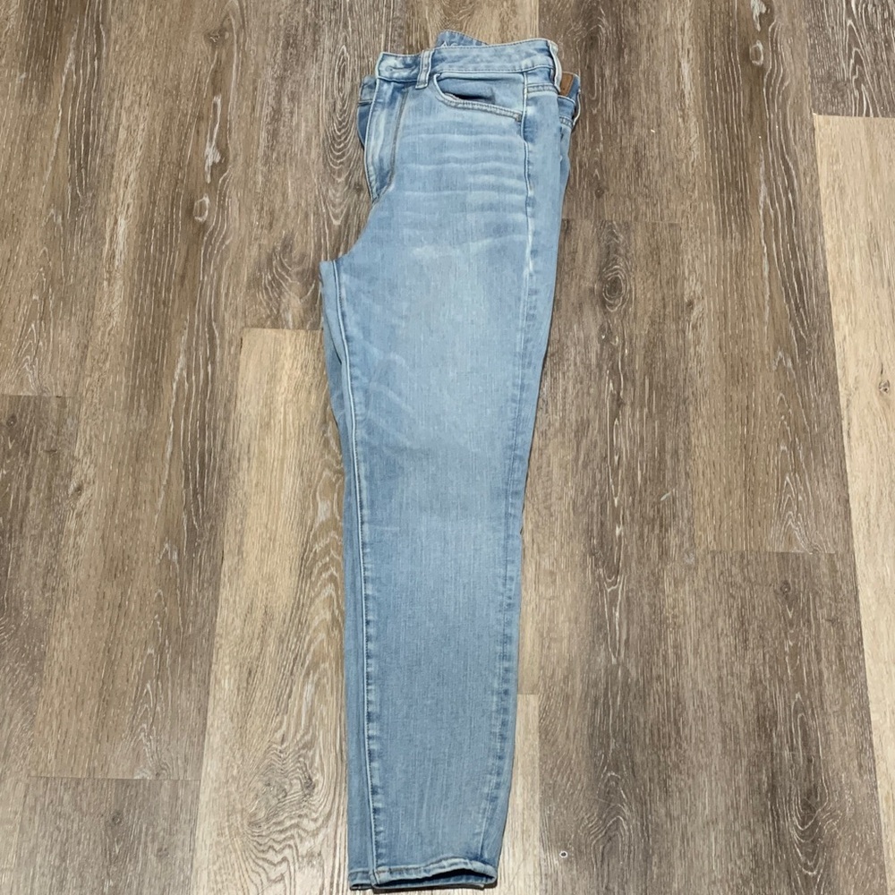 American Eagle Outfitters Light Wash Skinny Jeans